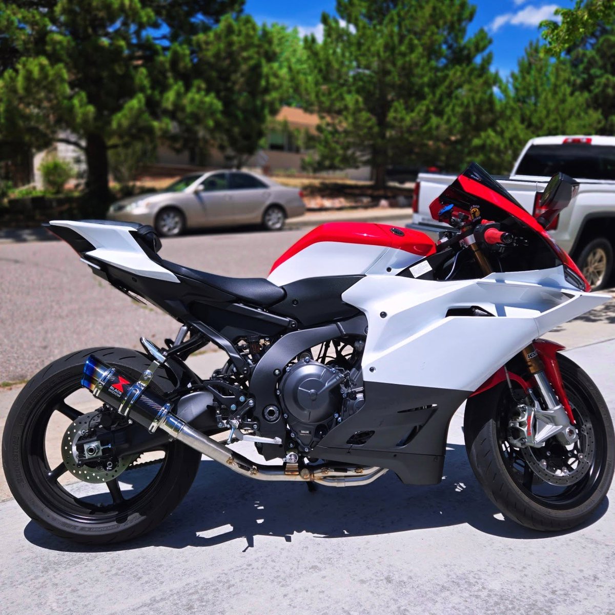 MarisFetner's tweet photo. Finally got that tired stock exhaust off and flashed her! Big shoutout to Black Widow Exhausts and 2WDW. Feels and sounds like a completely new bike! https://t.co/YNm76ubeoC