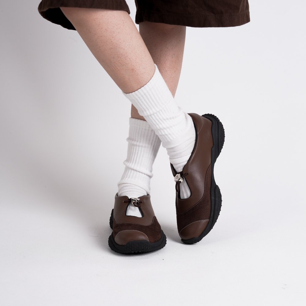 bbiarla's tweet photo. koleksi terbarunya jujur bikin naksir soalnya ada detail clover kecil &amp; juga ada warna dark brown yang bikin makin cakep https://t.co/4CJRwJ2jIF