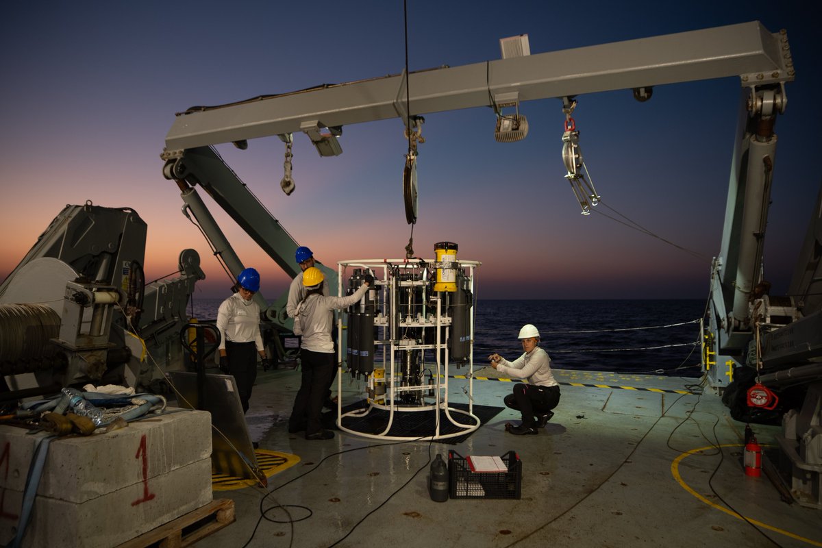 CnrIrbim's tweet photo. Si è conclusa il 5 agosto nel porto di Napoli la campagna MESOMED nel Mediterraneo occidentale, a bordo della N/R del Cnr Gaia Blu, coordinata dal ricercatore Fabio Campanella di CNR IRBIM. Leggi di più 👇 https://t.co/8QArxIuXQX