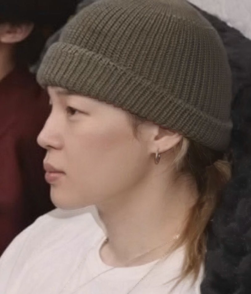 jiminourdiva's tweet photo. He really has the prettiest side profile ever https://t.co/nlJ6WCcpTD