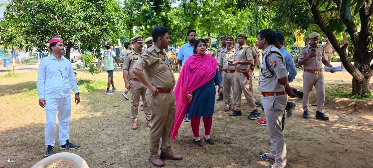 dmraebareli's tweet photo. पुलिस अधीक्षक महो0 के साथ पीएसी 25वीं बटालियन ग्राउंड रायबरेली में चल रही उ0प्र0 होमगार्ड भर्ती की शारीरिक दक्षता परीक्षा का निरीक्षण कर भर्ती प्रक्रिया को पारदर्शी, निष्पक्ष व सुव्यवस्थित ढंग से सम्पन्न कराने के निर्देश संबंधित अधिकारियों को दिए गए।
@UPGovt @CMOfficeUP https://t.co/p9Vu2XTNzP