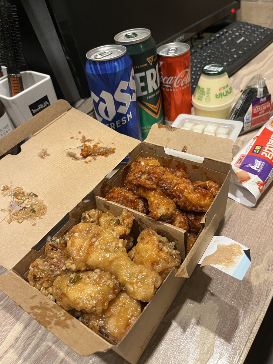 WKFKjiro's tweet photo. まっすぐ日本に帰るのが嫌すぎて、韓国に一泊してストレスを中和した。一ヶ月半海外旅行してても全然母国が恋しくならなかった…笑 https://t.co/sPMp6C6ZAn