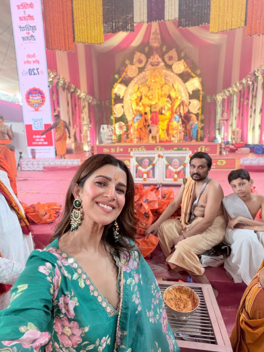Dbumofficial's tweet photo. 🙏 #NimratKaur starts her day with Bappa’s blessings as she visits GSB Ganpati for Darshan. 

@NimratOfficial #GanpatiBappa https://t.co/hlQR97wZtP