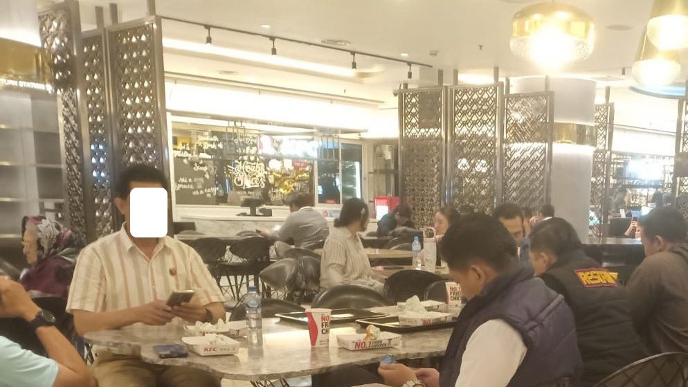 joneshop's tweet photo. Kasus cewek lagi antri di foodcourt ditendang pelaku di senci.
Sudah masuk penyelidikan aparat berwenang, semoga bisa secepatnya terungkap .
#senci https://t.co/tLiaT4mfkI
