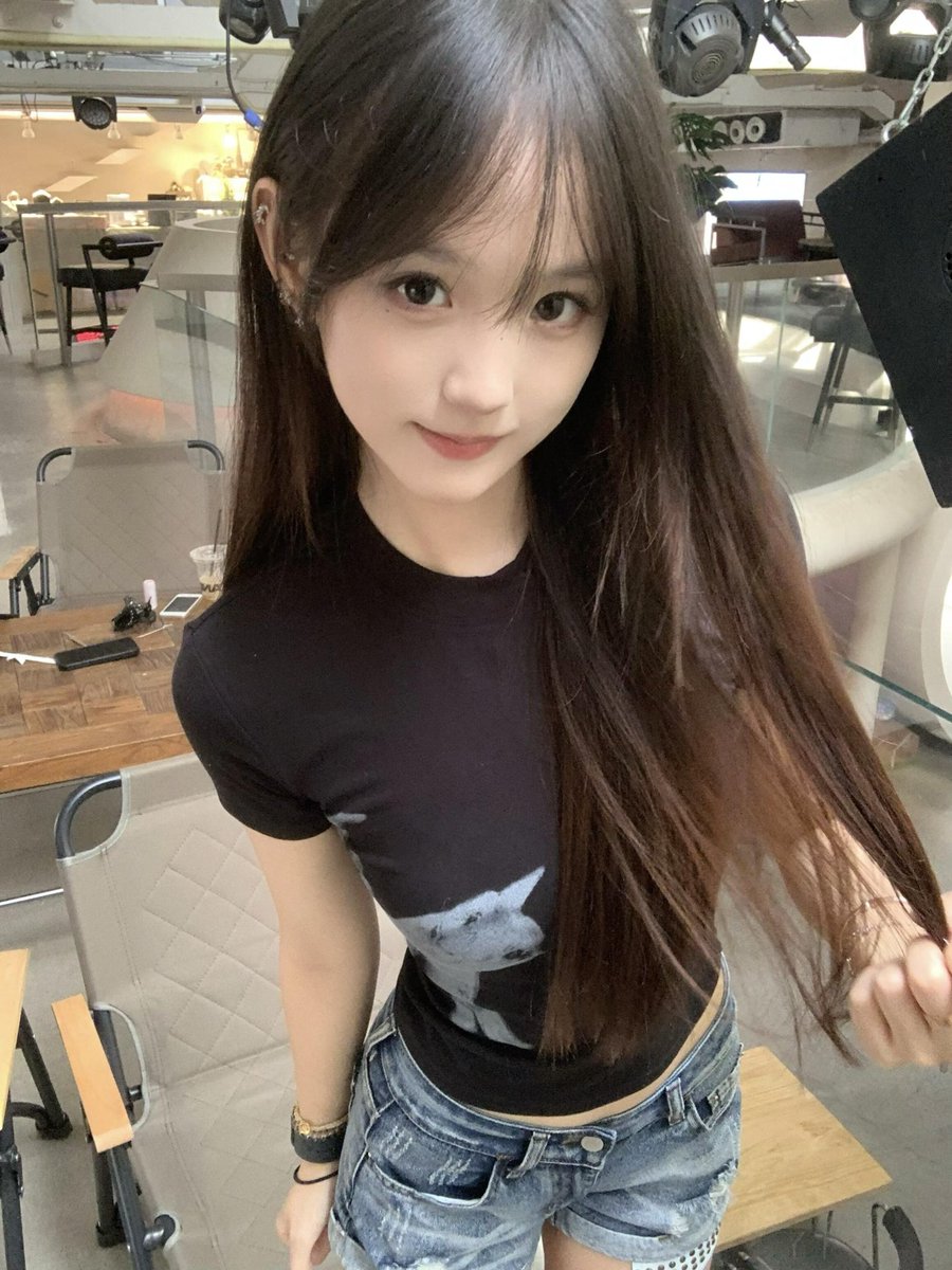 ctchefe's tweet photo. 刚睡醒 有宝宝想看福吗？

谁来锐评我15的福哦！真的没有🚪！

粉的，看完不许笑！！！ https://t.co/DnDAxoZNYu