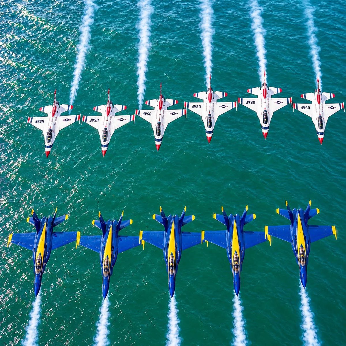 CcibChris's tweet photo. Courtesy Blue Angels https://t.co/KBeKCdnRke