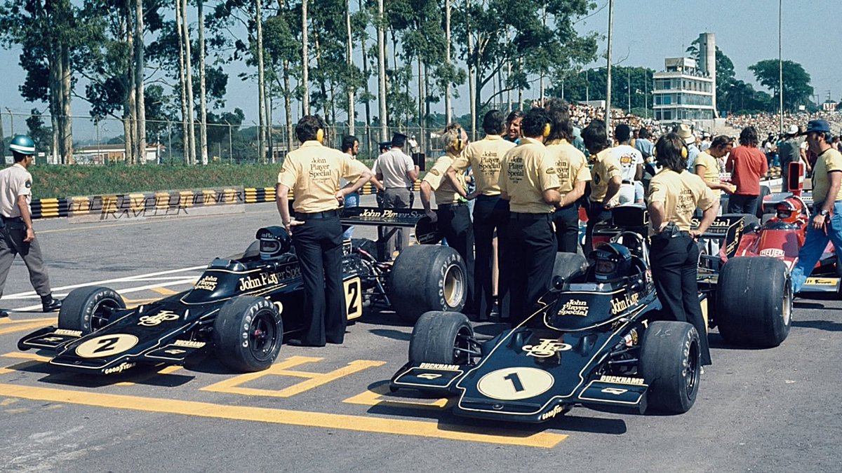 JonathanBugj9's tweet photo. Tense calm before the start at Interlagos, 1974. Front row: Ronnie Peterson and Jacky Ickx in matching John Player Special Lotus 72Es. Two all-time greats, neither crowned F1 champion. Peterson was lost too soon; Ickx remains a racing legend. https://t.co/3YJkH5t4pC