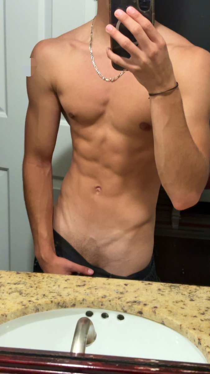 111him111's tweet photo. V line veins finally poppin now time for the full stomach veins to come out

#nsfw #nsfwtwt #abs #latino #veins #sexy https://t.co/pG2fluezdr