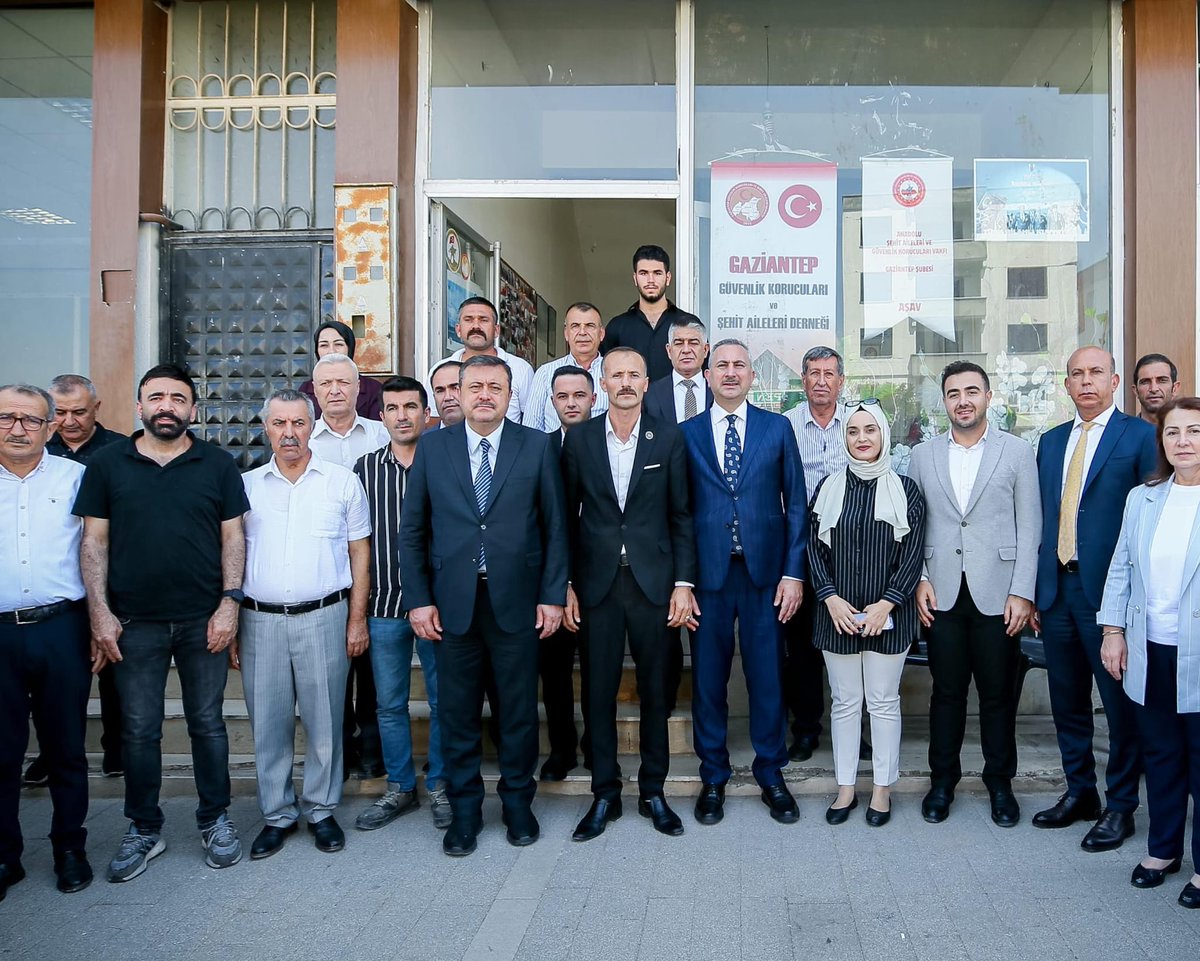 abdulhamitgul's tweet photo. Gaziantep Güvenlik Korucuları ve Şehit Aileleri Derneği ile Araban Anadolu Güvenlik Korucuları, Şehit ve Gazi Aileleri Derneği'ni ziyaret ettik. 

Vatanımız uğruna canlarını feda eden aziz şehitlerimizi rahmetle anıyor, kahraman gazilerimize, gazi ve şehit ailelerimize şükranlarımızı sunuyoruz.

Şehitlerimizin ruhu şad olsun. 🇹🇷