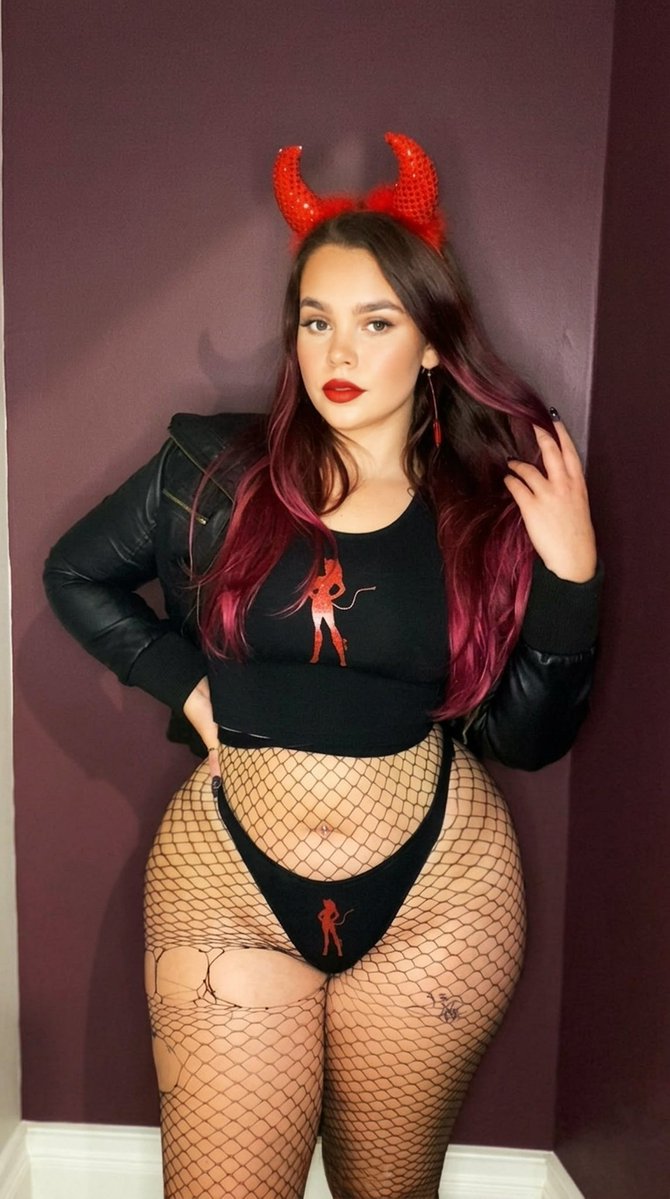 wxtchoftheweb's tweet photo. Good mourning horror hotties 🖤🦇Spooky season is upon us https://t.co/Y6oLAWlP4z