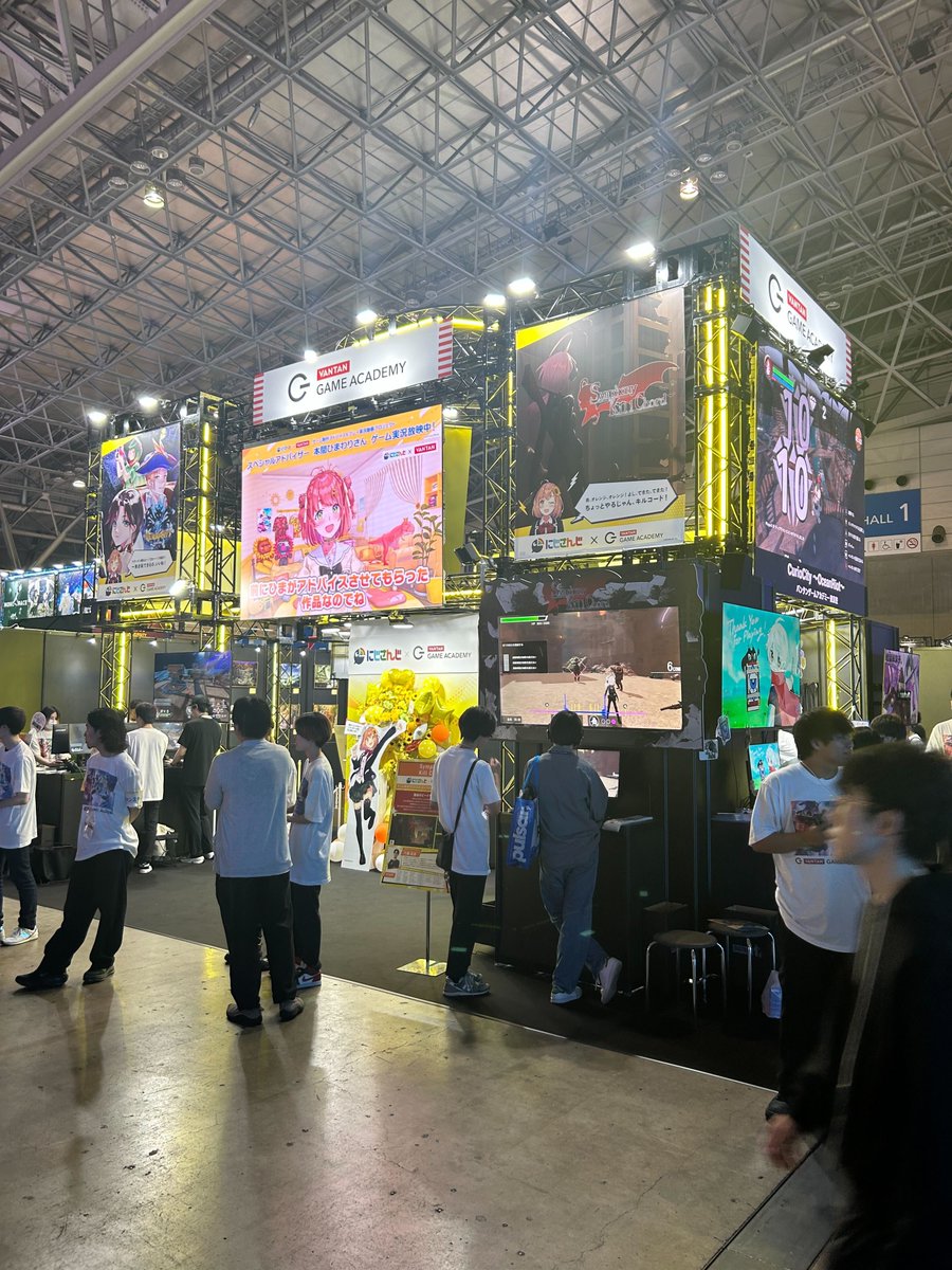 Red_Vantan's tweet photo. #TGS2026 今年もバンタンゲームアカデミーのブースを出展しています✨️

#にじさんじ コラボ作品も含めて、東京校・大阪校・名古屋校・福岡校のメンバーが制作した8つのゲームを試遊できます🎮️

ビジネスデイ1日目からたくさんの方に来場いただいています！ https://t.co/GgTAHb4CE4