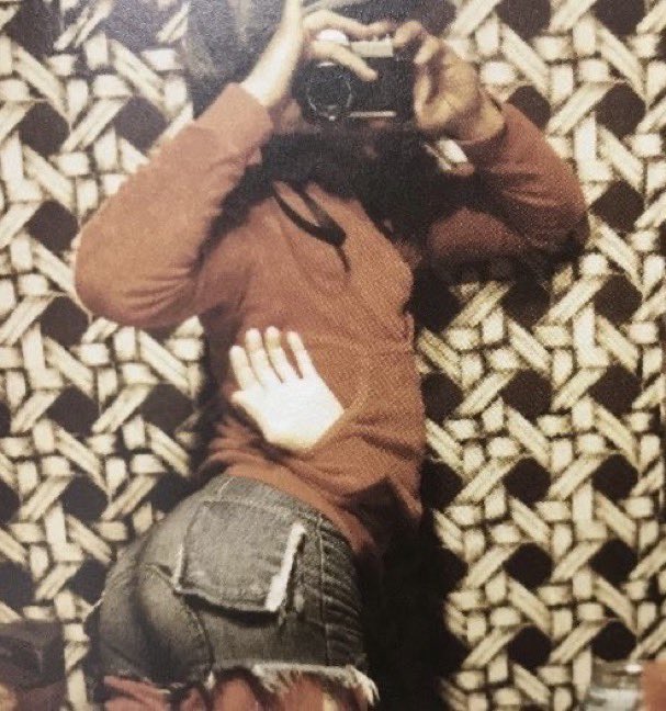 KORDEICLUB's tweet photo. prince taking mirror selfies in bathroom mirror (1978) https://t.co/KXXCPbs2Vg