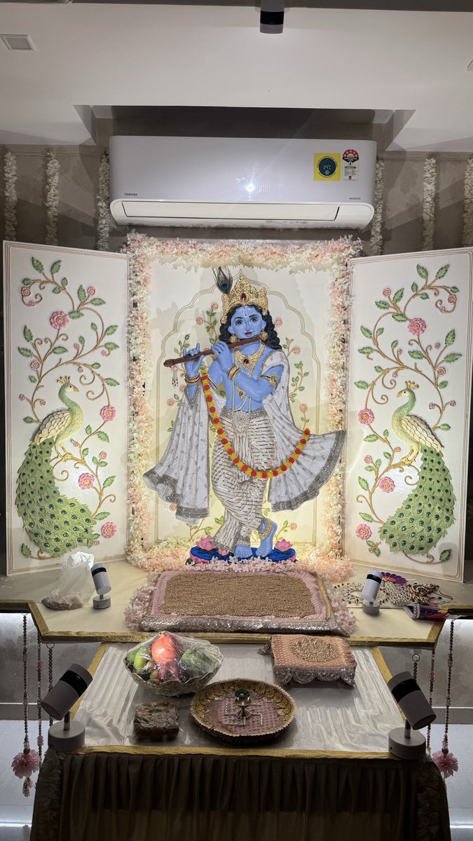 paragzz's tweet photo. Ganapti Bappa Morya 🙏

Inviting all Thanekar’s to avail darshan and blessings from our home Bappa.
All decor is home-made from A to Z, with suttle colours combinations , paper mesh bappa, and all nature friendly decor. 

@TMCaTweetAway  ,@mieknathshinde  @PratapSarnaik https://t.co/foCvMdmFvH