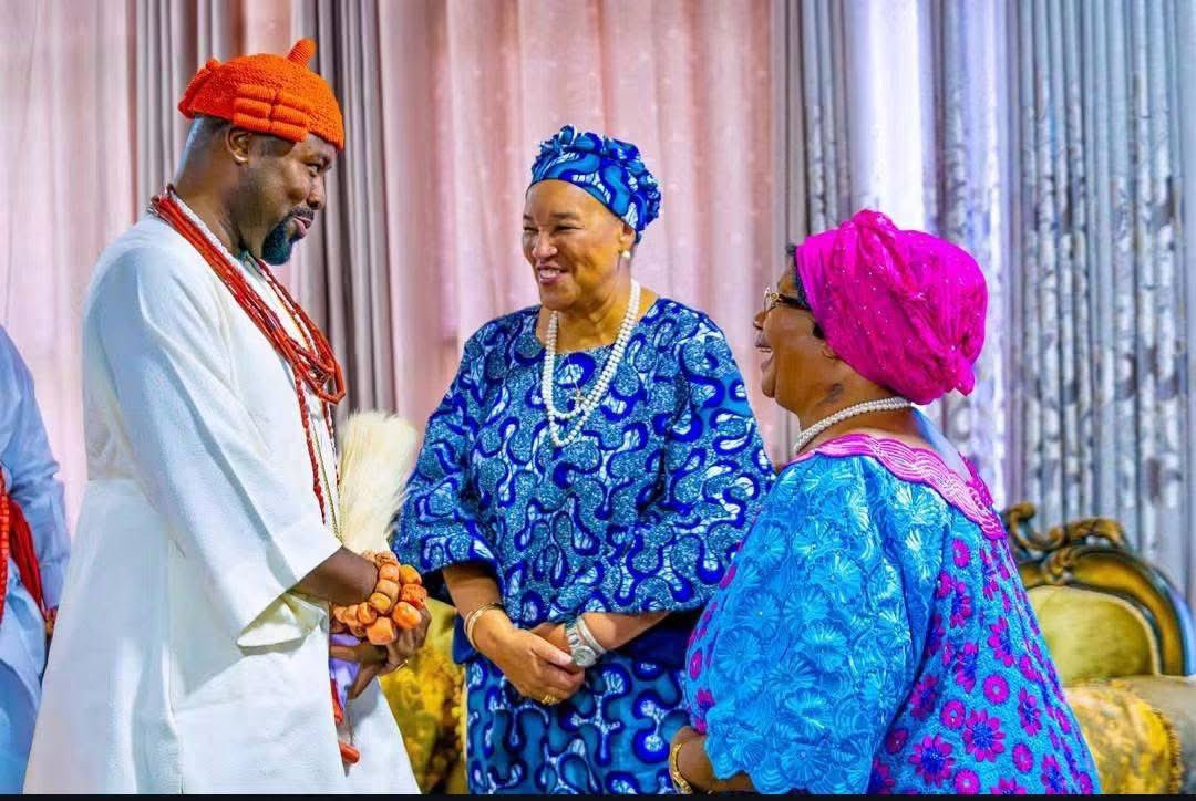 Chiefamaliliste's tweet photo. His Majesty, Ogiame Atuwatse III, CFR, delivered a keynote address at the 2nd Julius Maada Bio Leadership Colloquium, celebrating the Sierra Leonean President’s birthday.

A remarkable showcase of African leadership and vision.

Ogiame, Suooooooo! 👑 https://t.co/tILAA7Rlpz