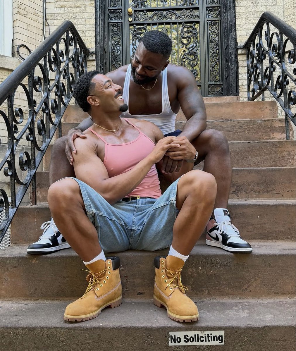 karaboangel_'s tweet photo. Brown skin boys 🥹🤌🏾👨🏽‍❤️‍👨🏾🌈 https://t.co/mocqYUpNco