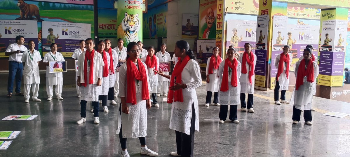 MSACS3's tweet photo. यवतमाळ येथे आयोजित HIV/AIDS जनजागृती Flashmob मधील काही खास क्षण!
संगीत, नृत्य आणि उत्साहाच्या माध्यमातून HIV प्रतिबंध, योग्य माहिती आणि भेदभावमुक्त समाजाचा संदेश देण्यात आला.
जागरूकतेचा हा संदेश असाच पुढे नेऊया!

#MahaSACS #IndiaFightsHIVandSTI  #Flashmob #Yavatmal #EndStigma https://t.co/69G6OwIzgQ