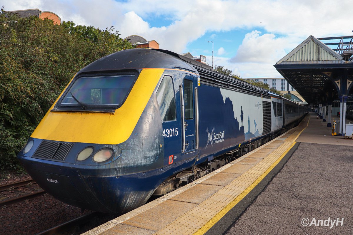 holtona72's tweet photo. #HighSpeedThursday Dundee in the morning sunshine on Wednesday last week. Front & rear #ScotRail #InterCity7 #HST power cars 43182 & 43015, looking a bit worse for wear, working @ScotRail 1A77 08.31 Edinburgh to Aberdeen, our ride to Arbroath. 9/9/26 https://t.co/hPWvZc39kP