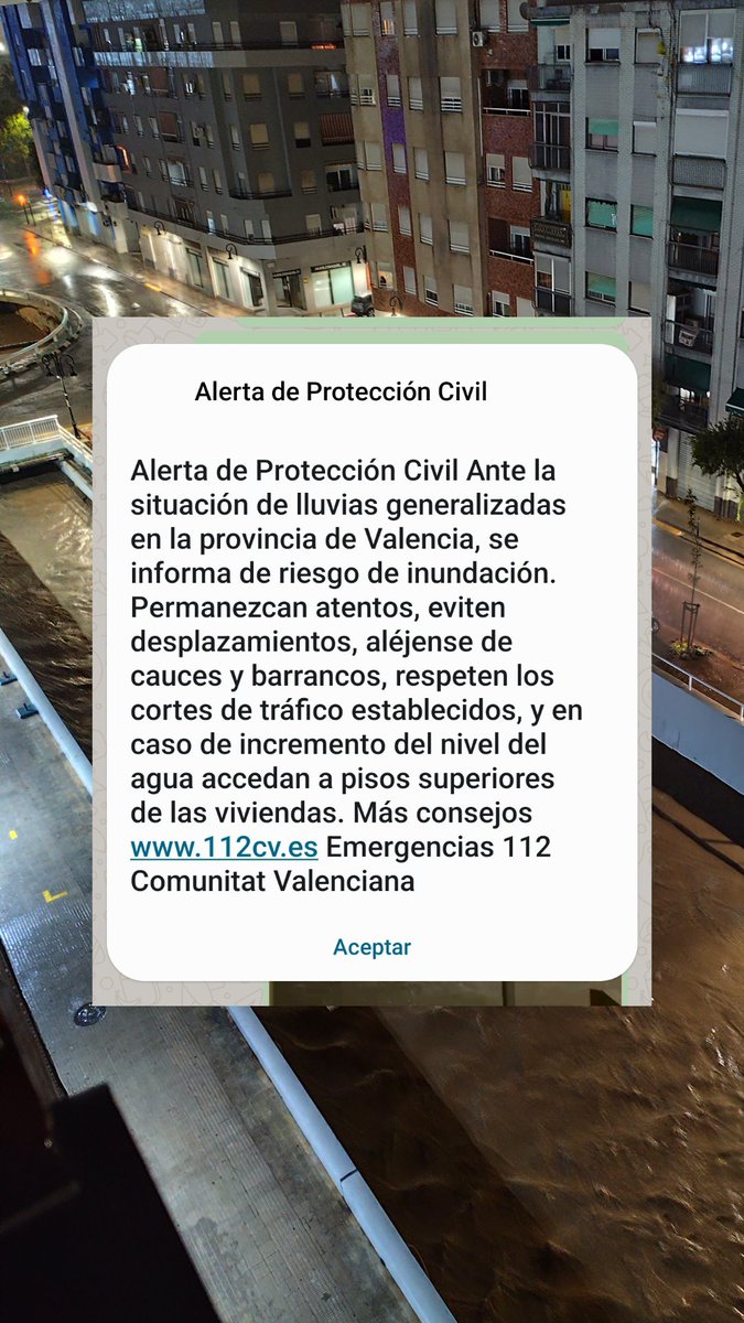 JuanjoVillena's tweet photo. En Valencia, AEMET no se equivocó con su previsión, ni se envió el mensaje ES-Alert tarde. Y siempre he sido crítico con los tiempos de envío tras la 'Dana de Valencia'.

El mensaje está diseñado para llamar a la acción a partir de un riesgo manifiesto, no para hacer pronóstico. https://t.co/1GNR7E9F8i