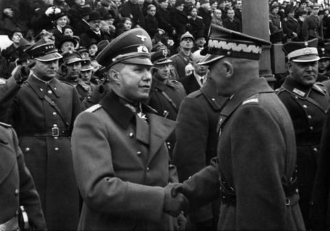 EGoldstein_06's tweet photo. @KrzysiekWSK On 1 October 1938, after making sure that their Nazi allies occupy the Sudets, Poland carved up a piece of Czechoslovakia for itself.

Which was done in direct coordination with Hitler himself.
Poland was not a victim of WW2 - it was a direct perpetrator and Hitler's ally. https://t.co/LFHc4IMtaM
