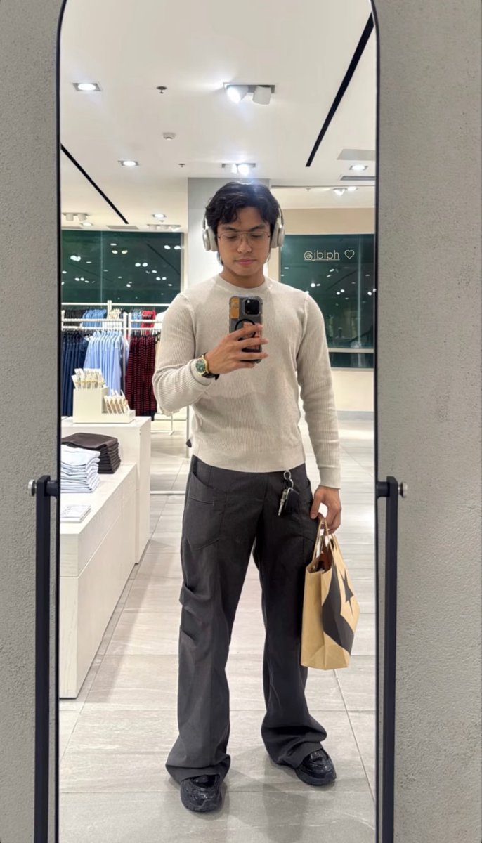 giandaily's tweet photo. LAWRDDD https://t.co/Bs0Mcm9x0H