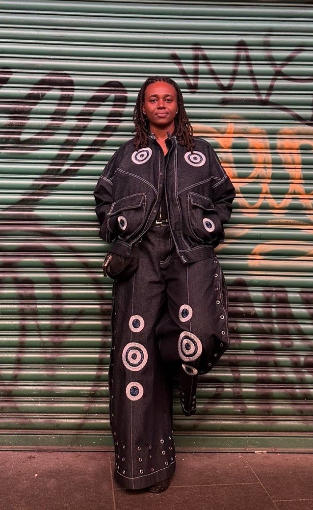 FemalePainter's tweet photo. The “Saanuor” set
Barrel pants            Vs       Straight pants https://t.co/LOFBGEMzgZ