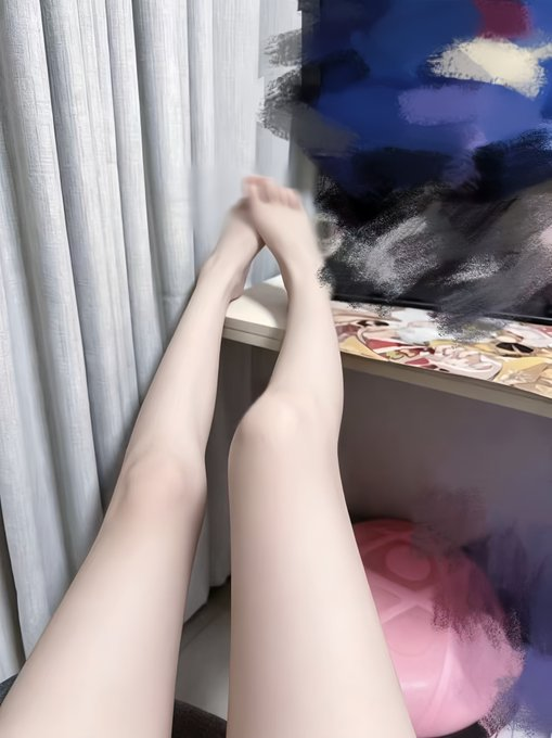 WalterSiodney's tweet photo. 哦对了今天py刚射完把套摘了后，我们还是女上的姿势在抱抱，结果我往后一坐就把他坐进去了…有点怕怕😭 https://t.co/83IihVloK6