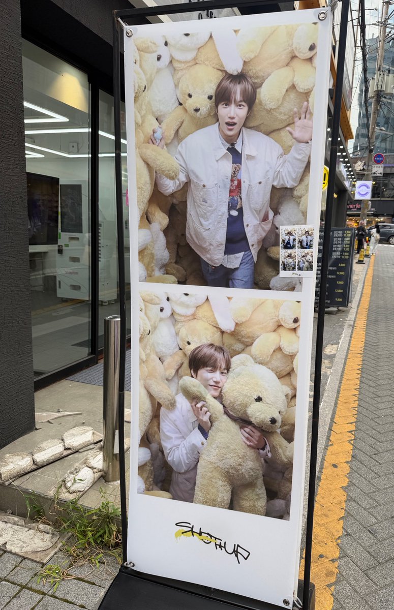 dodohun_m's tweet photo. 길가다 종인이자만추
네컷사진 아무도 안떼어간거 너무 한국인 https://t.co/Gc1A3fhZUH