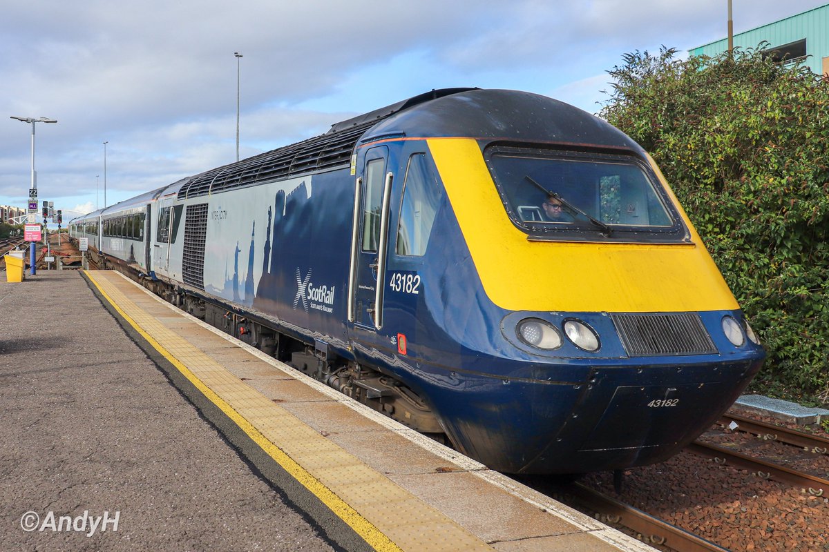 holtona72's tweet photo. #HighSpeedThursday Dundee in the morning sunshine on Wednesday last week. Front & rear #ScotRail #InterCity7 #HST power cars 43182 & 43015, looking a bit worse for wear, working @ScotRail 1A77 08.31 Edinburgh to Aberdeen, our ride to Arbroath. 9/9/26 https://t.co/hPWvZc39kP