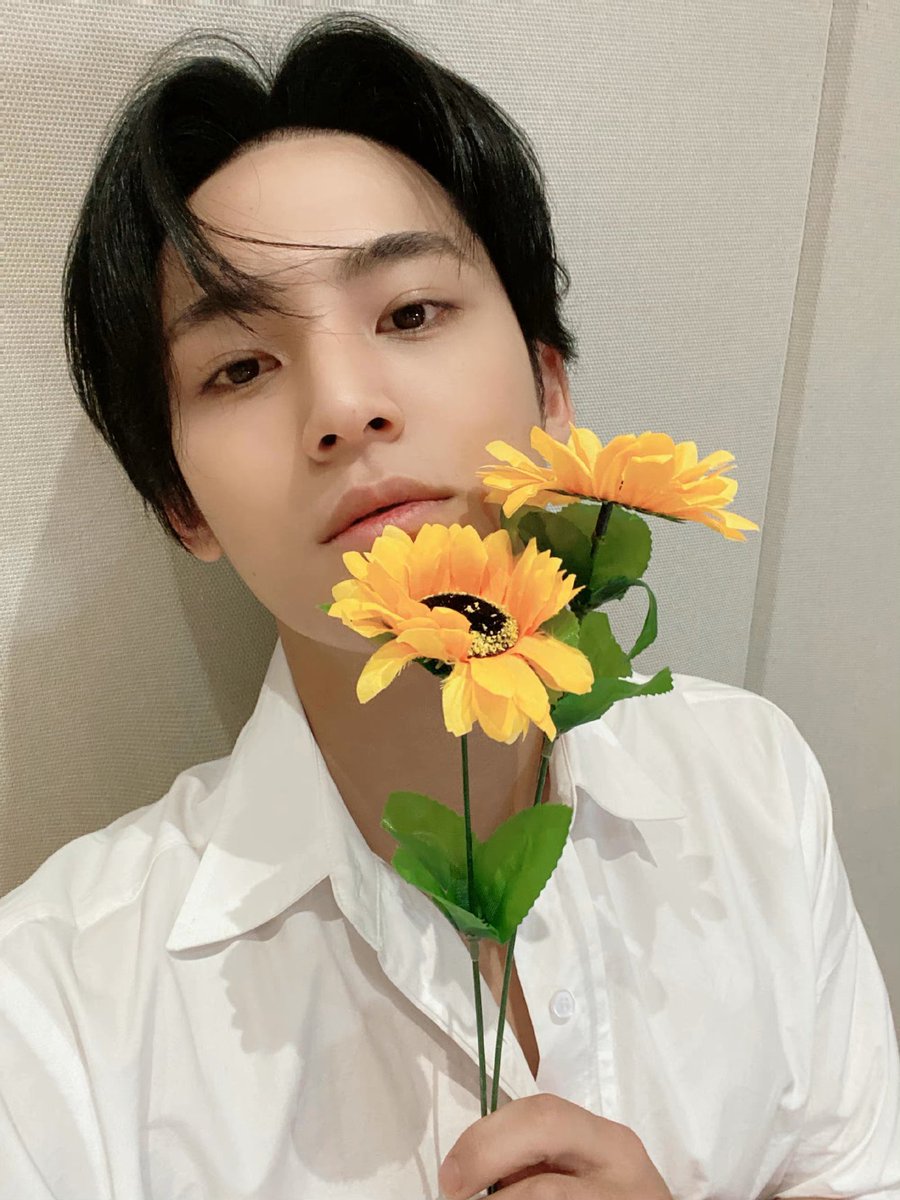 minwonbooromi's tweet photo. 일편단심🌻 https://t.co/SmRGo4tMNW