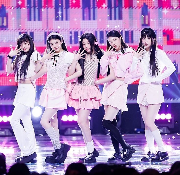 GllittafiedMe's tweet photo. "Similar visual design"

And this is magnetic era vs attention era https://t.co/KlPD1072lM