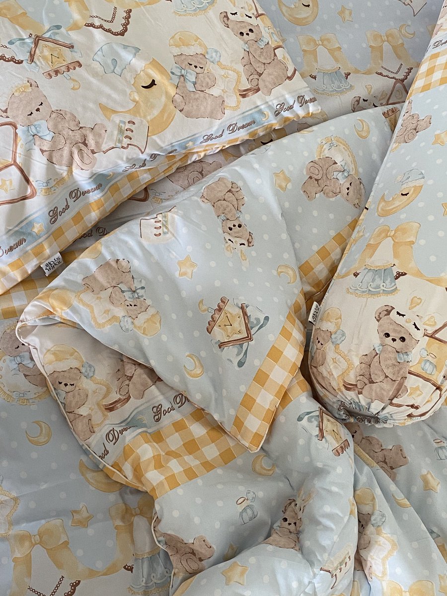 iiiceeesss's tweet photo. ห้องน่ารักขึ้นเพราะเซ็ตผ้าปูที่นอน topper story ลาย bear luna มีแต่คำว่าน่ารัก ㅠㅠ ผ้าห่มนุ่มนิ่มกำลังดี ไม่หนาและไม่บางเกินไป ชอบมาก เนื้อผ้าสัมผัสดี ตัดเย็บดี คุณภาพดีมาก หลับฟินสุดๆ แนะนำเซ็ตนี้เลย น้องน่ารักสุดๆ อยากให้แมสมาก 🛌🧸⭐️🤏🏻 https://t.co/03TveRixKj