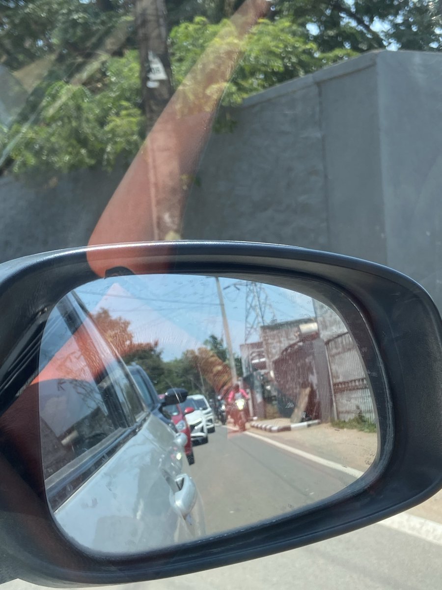 Jothipriyajo's tweet photo. @ChennaiTraffic daily commute to office  behind the ramachandra hospital is a big headache in Porur ! No traffic police present to clear traffics . Individuals have to come to roads so others can travel ? https://t.co/0RQyWUygfD