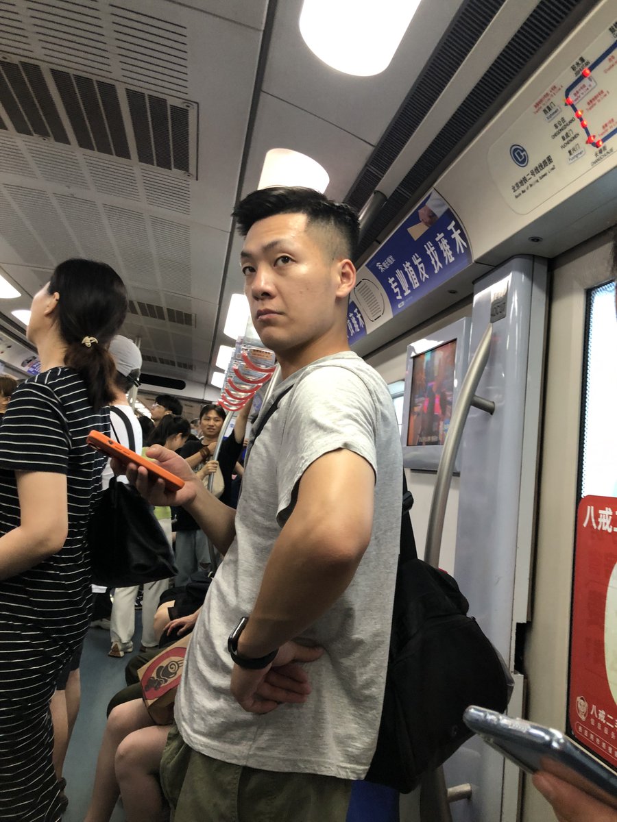 xulesnapper's tweet photo. 黑皮小帅哥，看上去像当过兵🪖 https://t.co/06PyUyHxNq