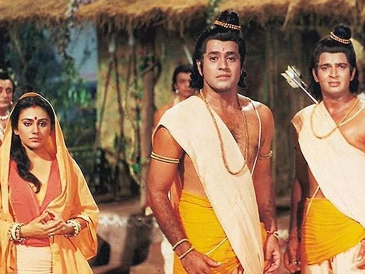 ankiit2607's tweet photo. @taran_adarsh @MahobiyaFilms @AnjaliArora1050 @NirbhayWadhwa @Abhishe42507962 @Prakashmahobiy5 @bundela_sanjay_ Akkha Ramayan ek Taraf aur  Ye Ramayan Ek taraf.. https://t.co/Gcg5anD7R8