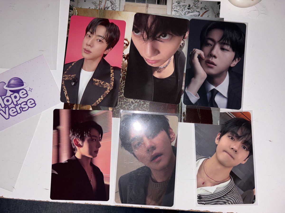 hyprkook's tweet photo. feedback positivo para a @jh94c por esses cards e vinil belíssimos! ceg super organizada e perfeituxa! obrigada pelo trabalho incrível de sempre, Bru e staffs 🥹 https://t.co/iBeTjSmEpM