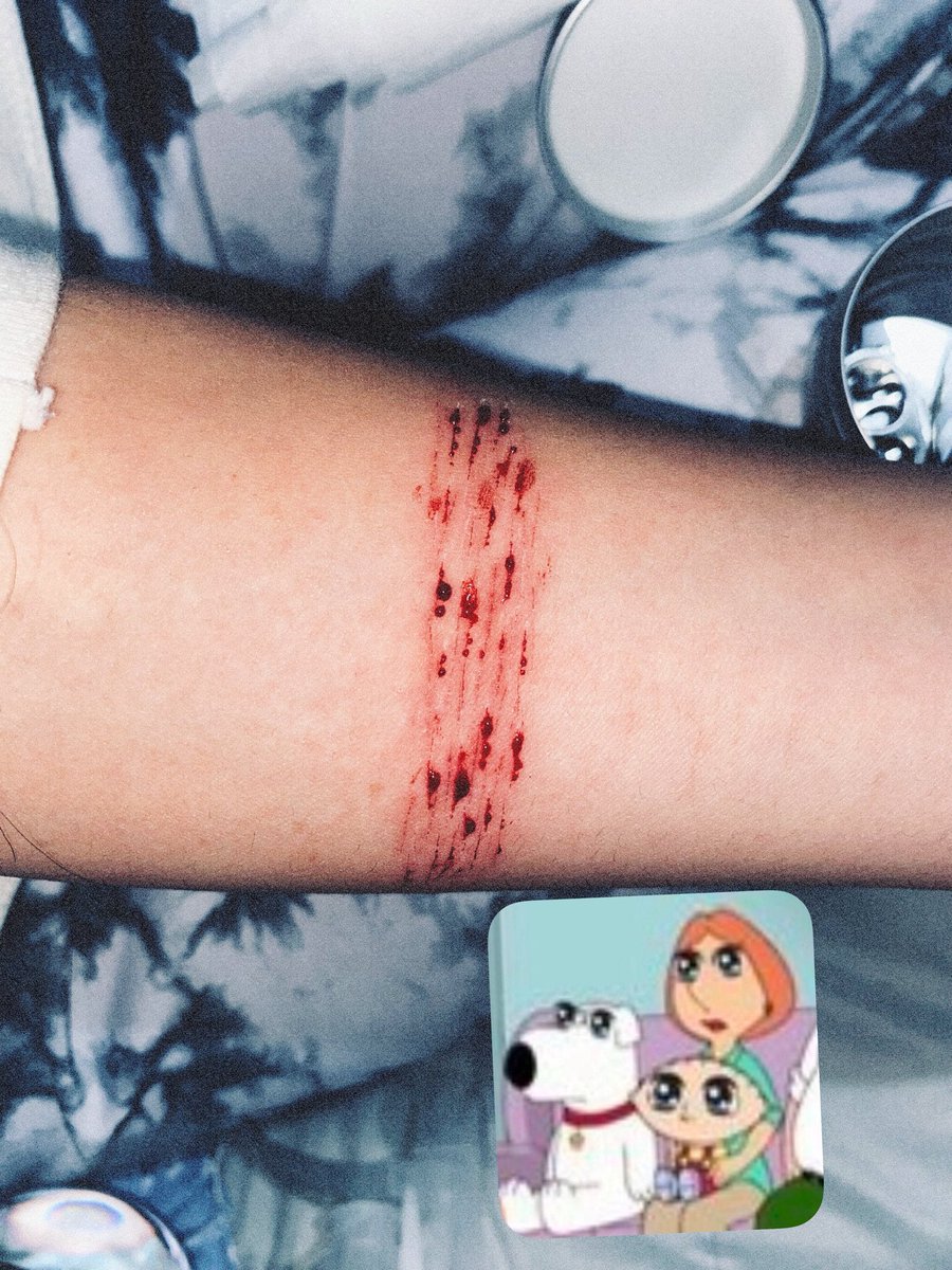 bibilym1tsu's tweet photo. sfx effects fake all fake blood makeup

hol, post subido por 5ta vez porque no paran d borrarlo 😢😢 https://t.co/OALLF6I7BP