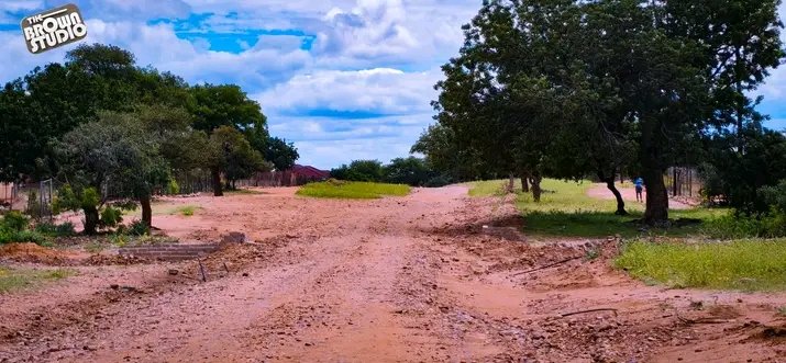 Mahlogonolo115's tweet photo. When you vote you must vote wisely
Malema View Bridge VS  Tikilane Bridge https://t.co/wx2ZsIVJbz