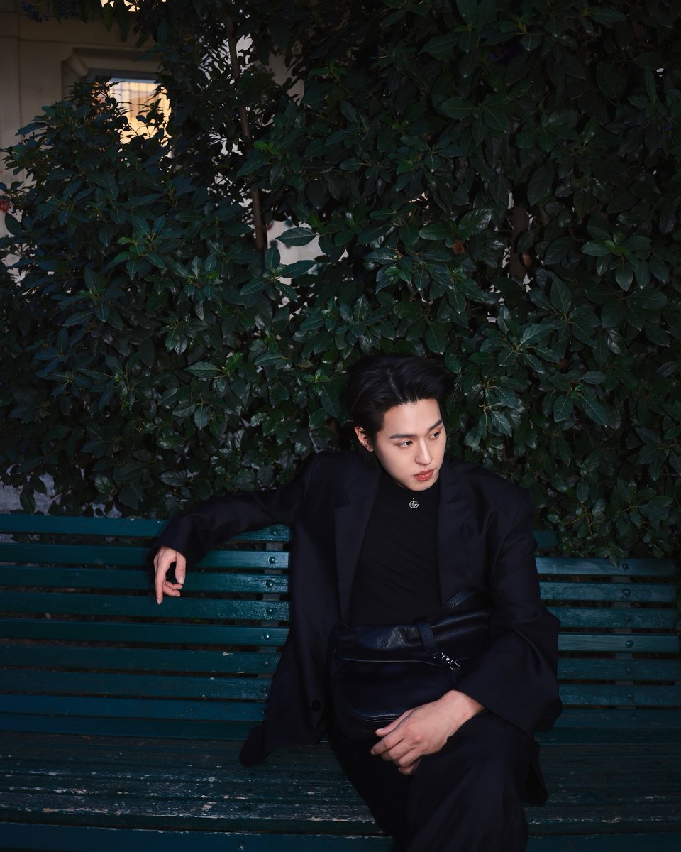 pangmak2026's tweet photo. ปังมาก!
ส่องลุคสเนี้ยบ! "บิวกิ้น พุฒิพงศ์" ถ่ายทอดเสน่ห์ Gucci ผสานความเท่ที่ทันสมัยเข้ากับบรรยากาศคลาสสิกของนครมิลานได้อย่างลงตัวที่สุด

BILLKIN GLOWING IN MILAN

#GUCCISS27xBILLKIN 
#BILLKINBAGUCCI 
#bbillkin #Gucci
#GucciTheStoreShow
#MilanFashionWeek #MFW https://t.co/nBoxYvP9So