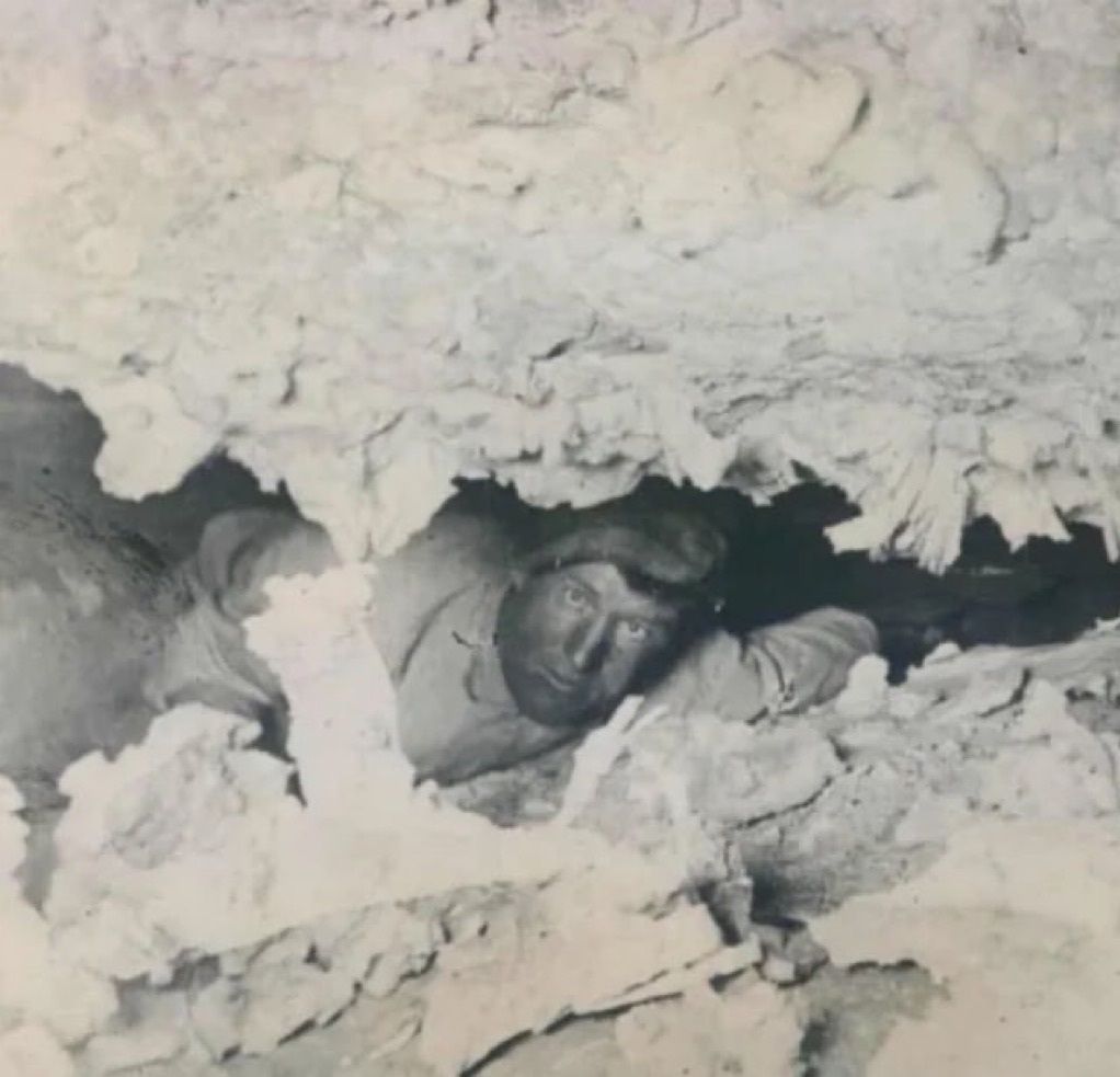 fasc1nate's tweet photo. One of the last photos of Floyd Collins, the caver who in 1925 was pinned by a loose rock in Sand Cave and left buried to the waist. Rescue attempts failed to free him before he died. His body was later put on display in the cave and eventually stolen. 

The creepiest photos ever taken: https://t.co/0WklG7bVfh