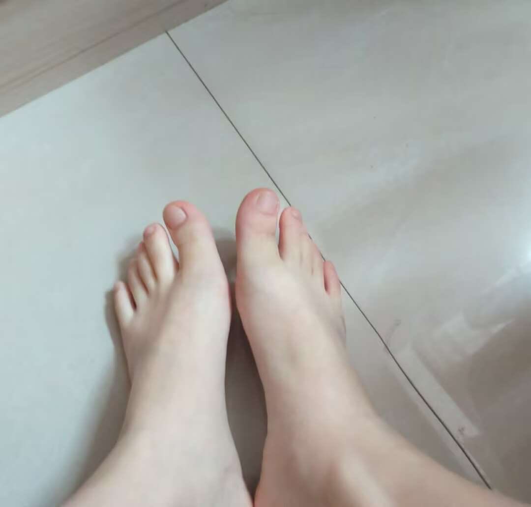 xtwangzxg's tweet photo. 到底有没有人找我聊天啊，真的好无聊好无聊好无聊，都来找我聊天吧球球了 https://t.co/NXDw4vJc4B
