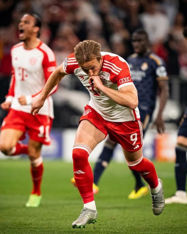HK9_515's tweet photo. -أفضل هداف في الدوري
-أفضل هداف في أوروبا
-أفضل هداف في يورو
-أفضل هداف في دوري أبطال أوروبا

حقق المركز العاشر بترتيب البالندور وقته😂! 

والآن يطلعون لنا شراذم يتكلمون على استحقاقيه مبابي للبالندور https://t.co/hgFOVRfBWR