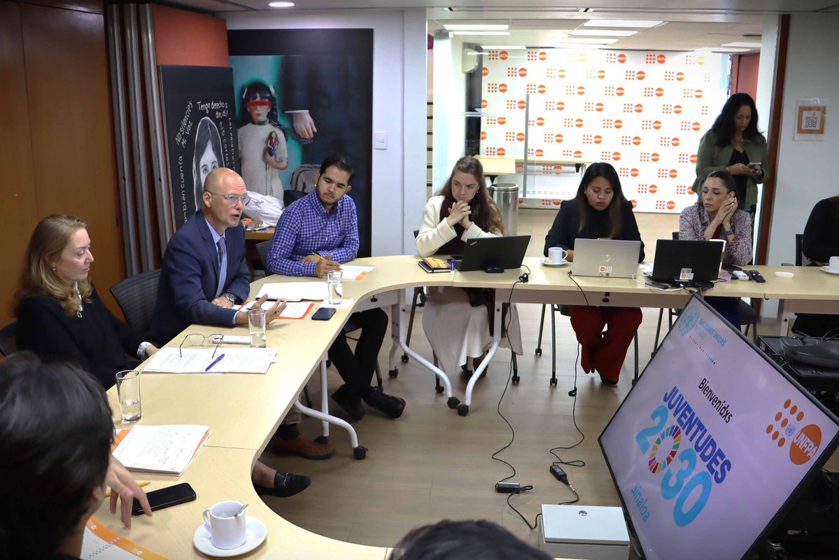 UNFPAMexico's tweet photo. 🌟 Seguimos impulsando el liderazgo de las #juventudes sinaloenses. 

👉 En el marco de nuestra colaboración con el #ISJU @sinaloagobmx, y de la mano de @ONUMX, nos reunimos para seguir fortaleciendo la participación sustantiva de las y los #jóvenes. 
https://t.co/fbCiCX1oA5 https://t.co/KU73PK0pHa