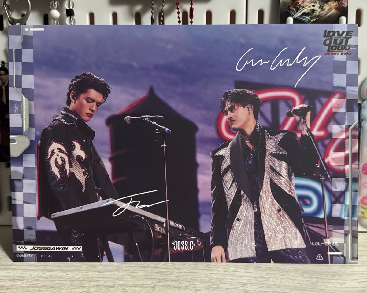 j2728g's tweet photo. “ขอบคุณที่เธอนั้นคอยอยู่เป็นกำลังใจ ไม่ว่าพรุ่งนี้จะเป็นยังไง ใจฉันยังตามเธอไป ทุกทุกแห่ง” 

     ตอนเห็นรูปนี้แล้วรีบหาซื้อเลยแบบไม่ลังเล มันคือรูประดับตำนานของด้อมรูปหนึ่งเลยอ่ะ เป็นภาพเป็นโชว์ที่มีแต่มวลความทรงจำดีดี มันดีไปหมดเลยจริง ๆ ฮือออ อันอื่นในเซ็ทไม่เก็บขอเก็บอันนี้อันเดียว 🥹

#JossGawin #JossWayar #GawinCaskey
