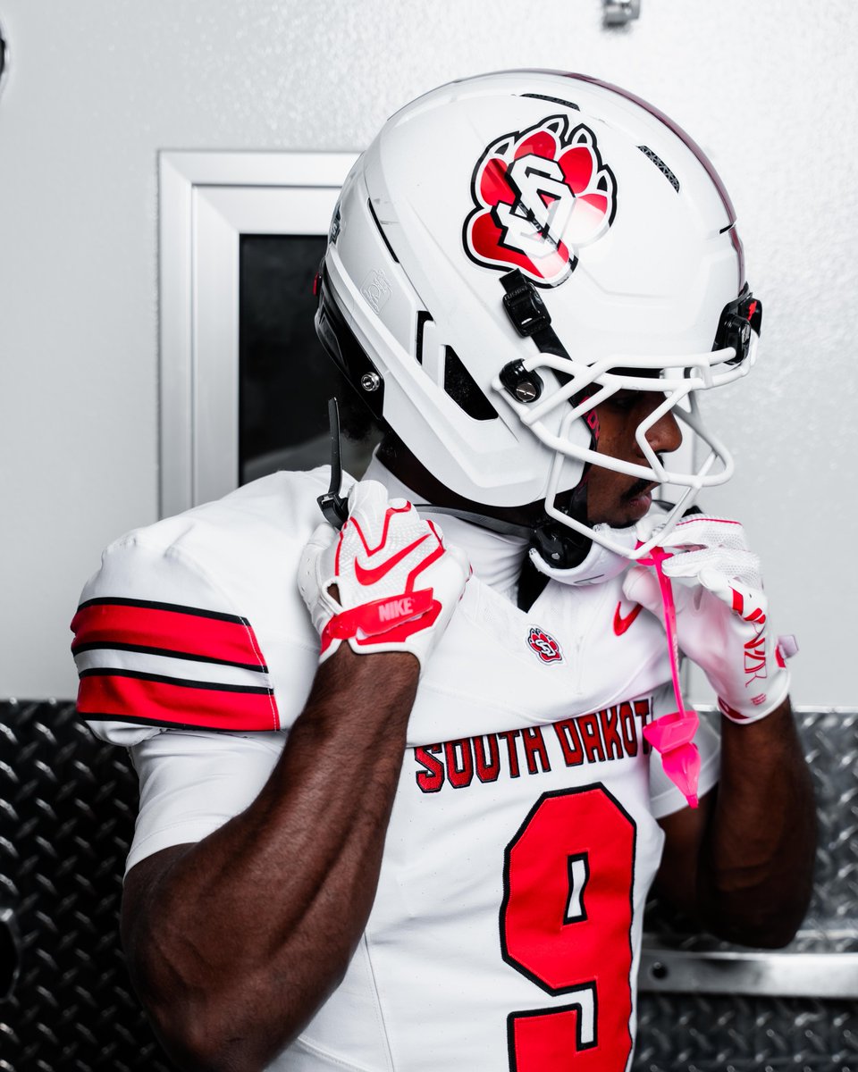 SDCoyotesFB's tweet photo. Game 5: Threads for the Ice Castle 🧊

#GoYotes https://t.co/9Gt0LMdLyr