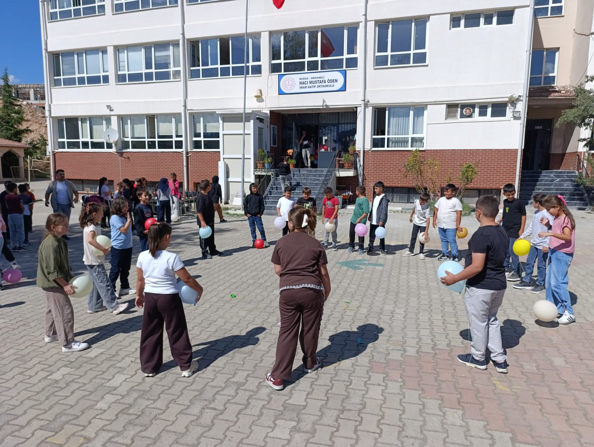 HacOden's tweet photo. İlköğretim Haftası kapsamında okulumuz ortaokul öğrencileri için uyum etkinlikleri yapıldı. Öğrencilerimiz geleneksel oyunlar ve yarışmalarla hem öğrendiler hem de eğlendiler. Etkinliklerin planlanmasında emeği geçen öğretmenlerimize teşekkür ederiz. https://t.co/lhxuoEcRSj