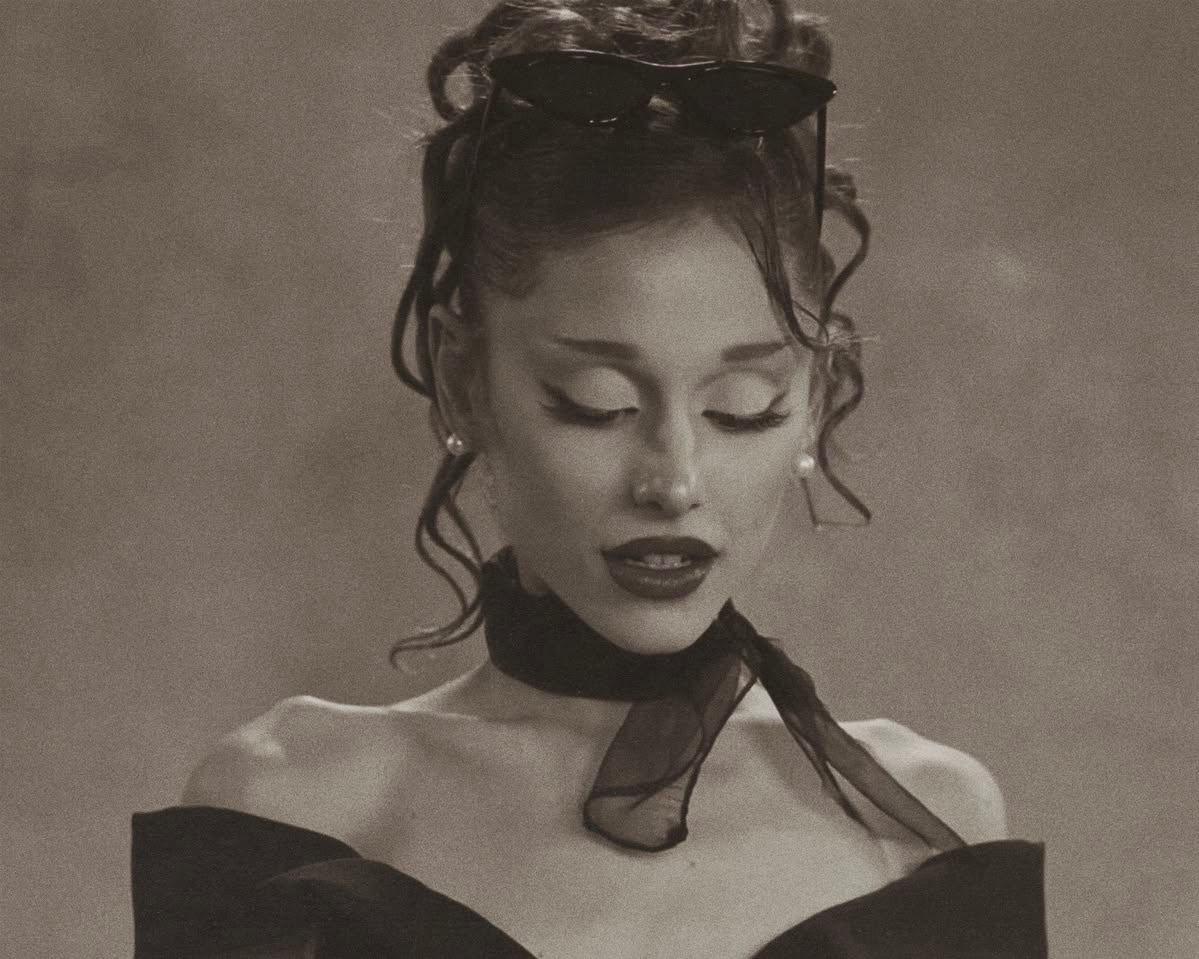 arianaaHQ's tweet photo. it's @vmas DOUBLE DAY, meaning you get to double the votes for THE WHOLE DAY ꕤ｡˚⋆
LAST VOTING DAY
vote ariana grande for: 
♡ video of the year
♡ artist of the year
♡ best pop

vote here: https://t.co/FXmLNaMtay https://t.co/8S1ArxQ1Nv