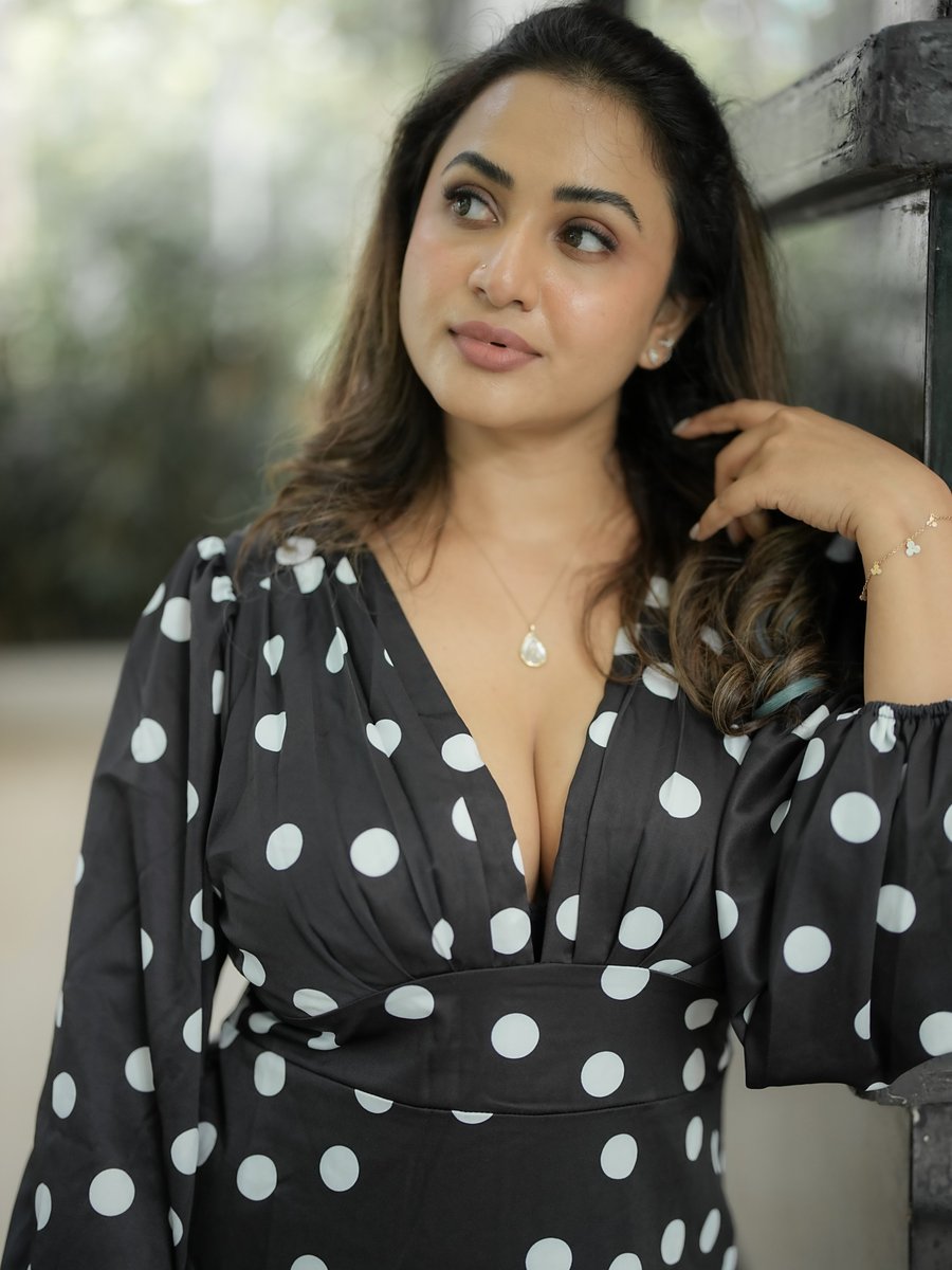 dv_ab24394's tweet photo. "Polka dots and soft glances"🫰✨😊
🖤 #JananiAshokumar #Serialactress #actressgallery https://t.co/ygcQFweJBg