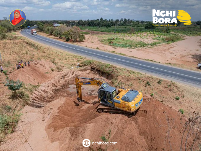 MelaninAliyah1's tweet photo. TANROADS imefanya tathmini ya km 2,071 za barabara na madaraja 1,032 nchini, hatua iliyosaidia kubaini maeneo 49 yanayohitaji ufuatiliaji maalum ili kukabiliana na athari za mvua za El Nino kwenye miundombinu. https://t.co/bPfuYGKCUv