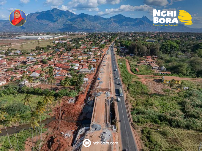 MelaninAliyah1's tweet photo. TANROADS imefanya tathmini ya km 2,071 za barabara na madaraja 1,032 nchini, hatua iliyosaidia kubaini maeneo 49 yanayohitaji ufuatiliaji maalum ili kukabiliana na athari za mvua za El Nino kwenye miundombinu. https://t.co/bPfuYGKCUv