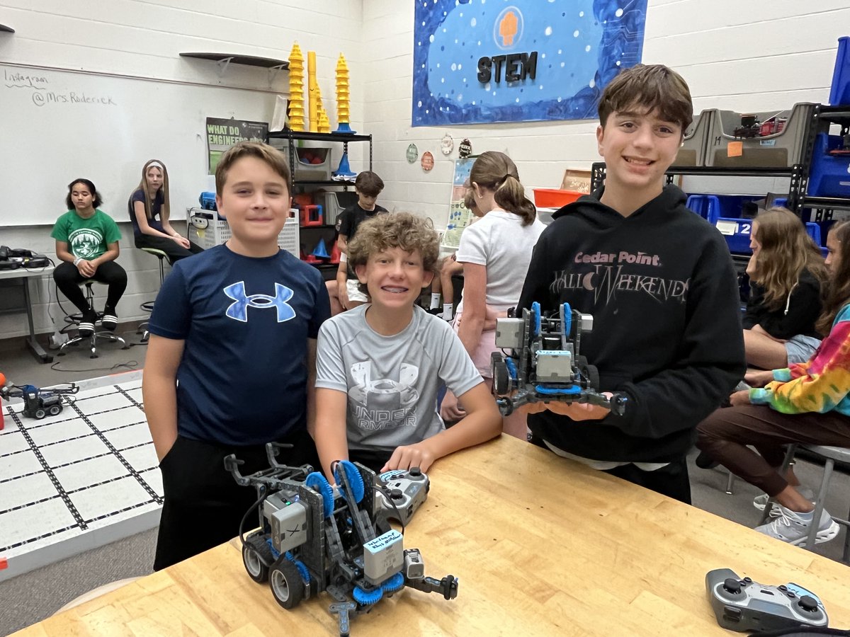 bbhcsd's tweet photo. Highlights from our 7th grade STEM class which promotes critical thinking, communication, and other real world skills using VEX robots and other hands-on activities. #Educate #Empower #Engage https://t.co/rX5i7UaBN6